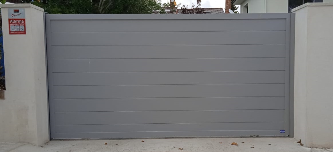 Puerta Corredera Aluminio Soldado modelo Griñón